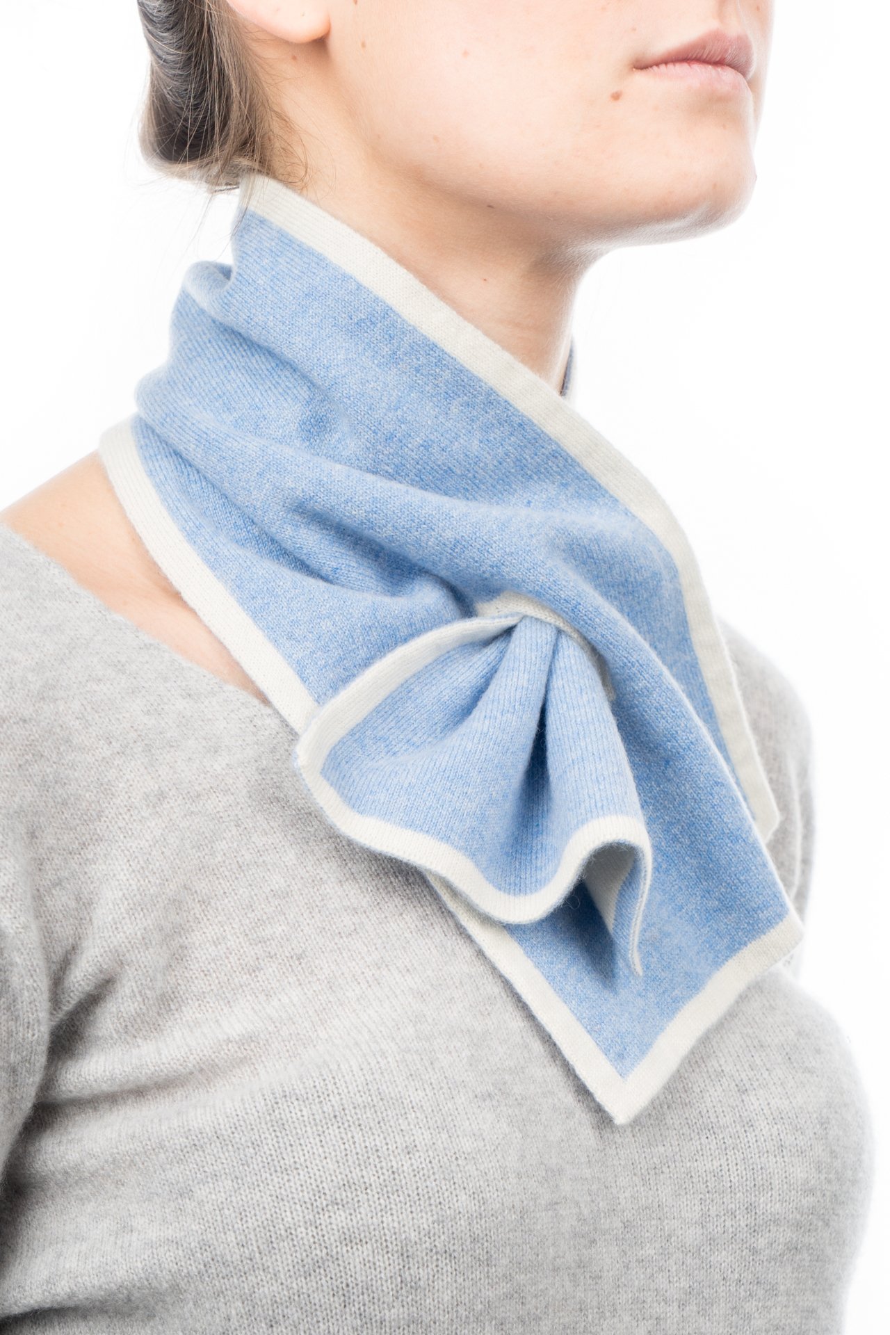 dalle-piane-cashmere-scarf-halsw-rmer-100-kaschmir-himmel-creme image 1