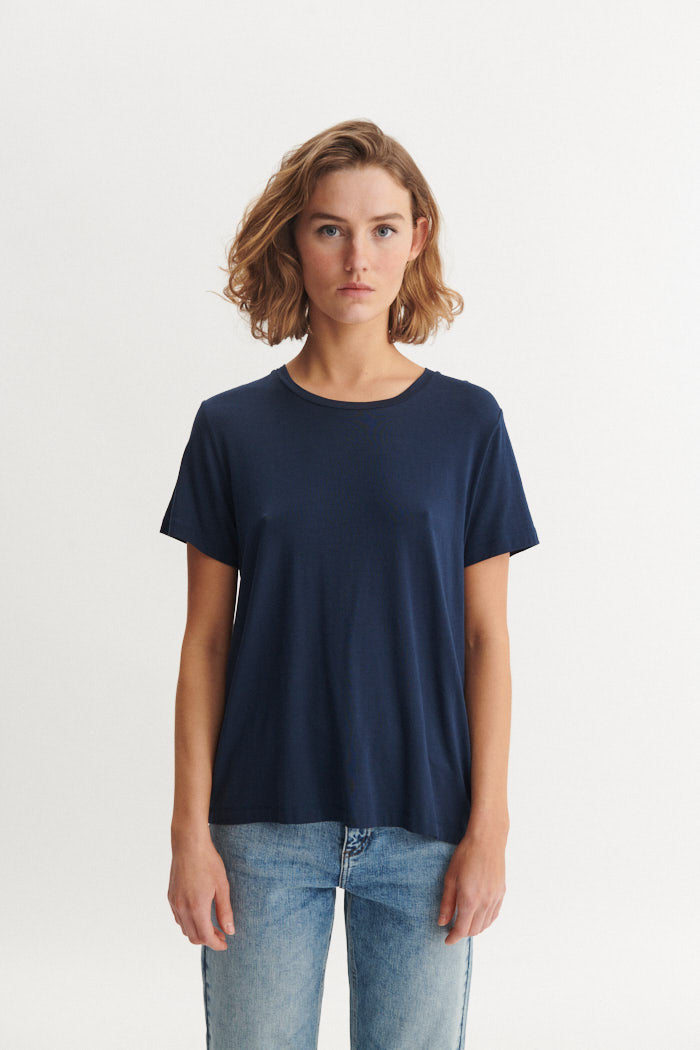 basic-apparel-jolanda-tee-t-shirt-navy-tencel image 2