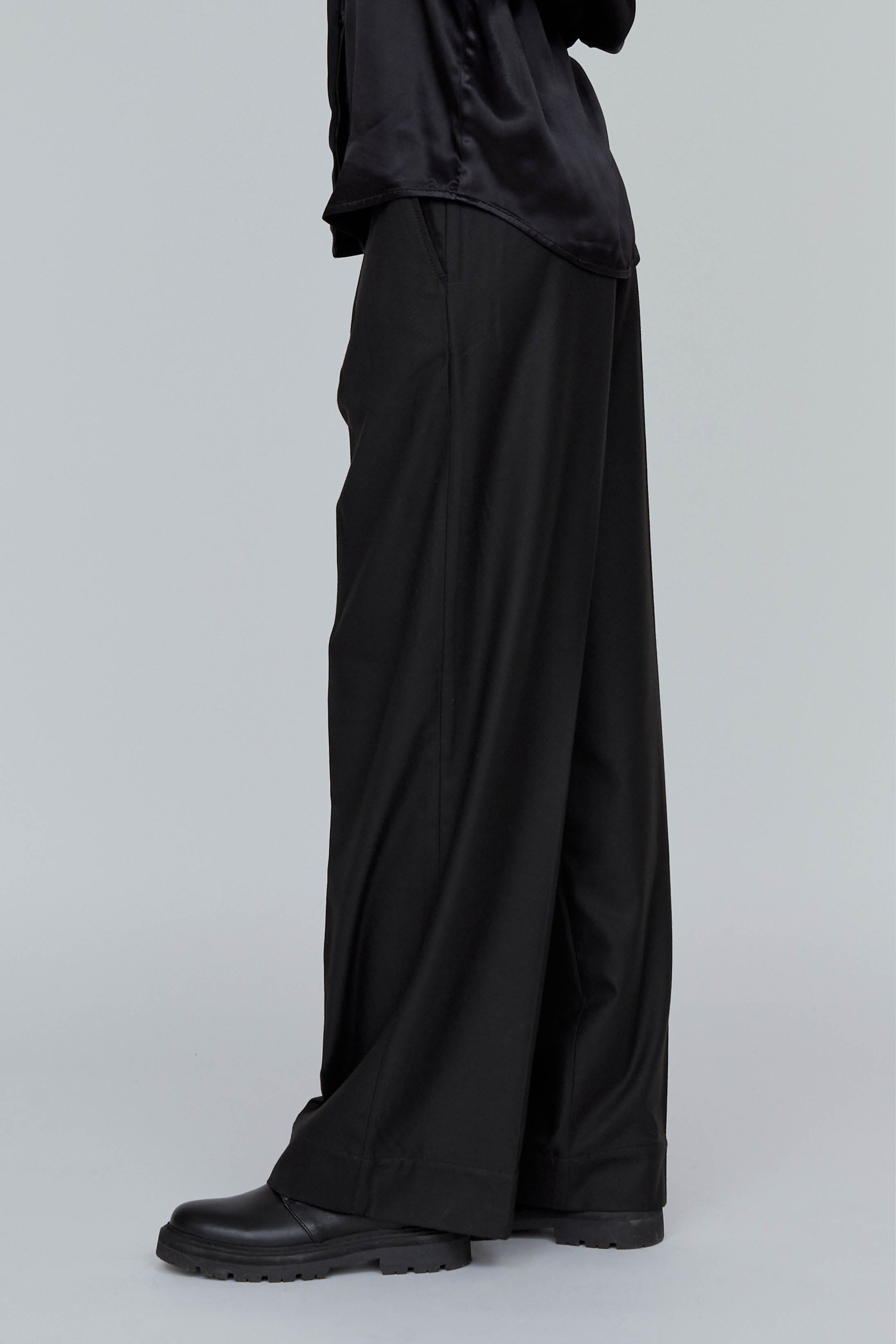 basic-apparel-marge-hose-black-weites-bein-mit-stretch image 2