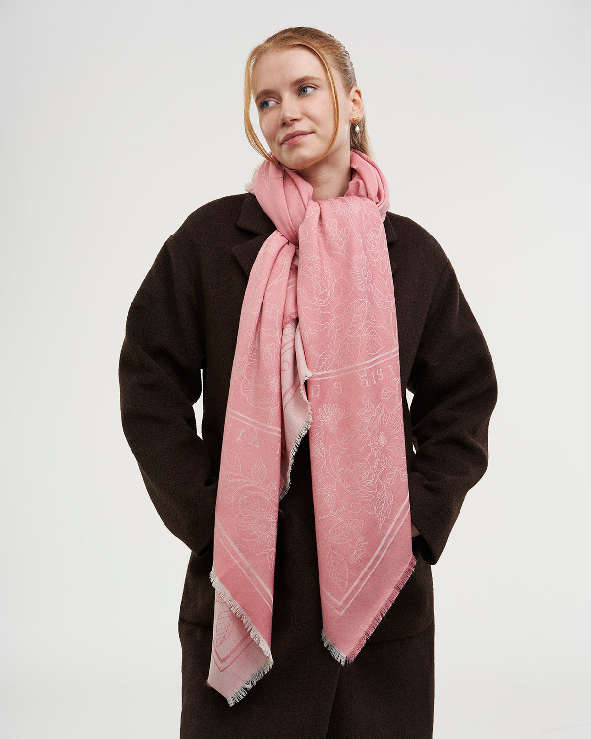 fable-england-tale-of-innocence-tuch-rosa-jacquard image 2