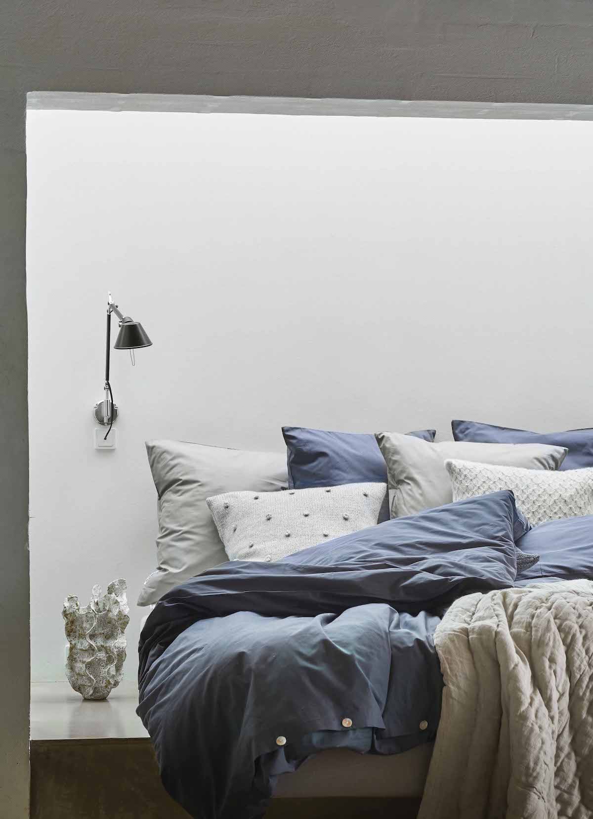 care-by-me-agnes-kissen-50x50-light-grey-cashmere-seide image 5