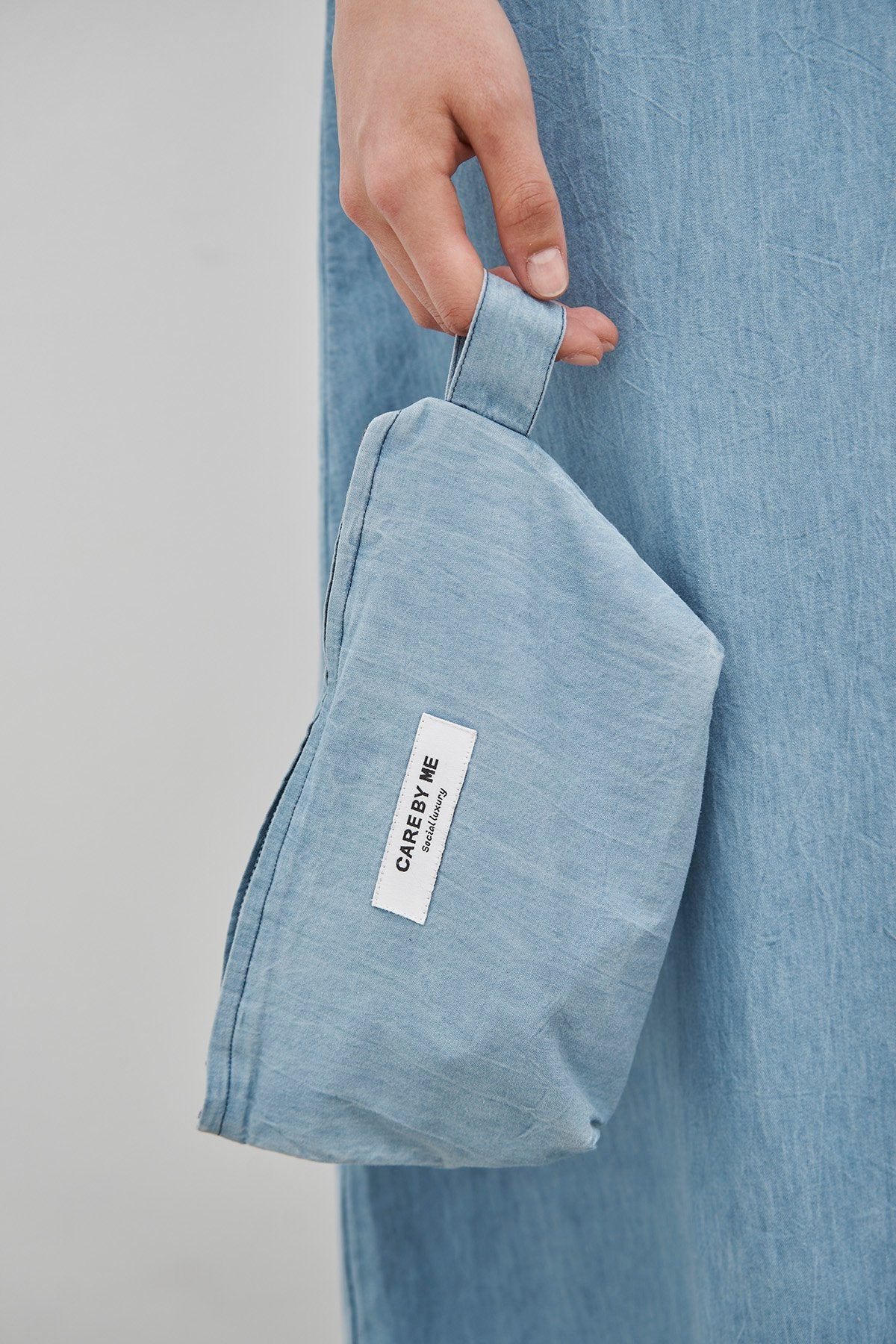 care-by-me-joy-pouch-kosmetiktasche-dunkelblau-large-bio image 3