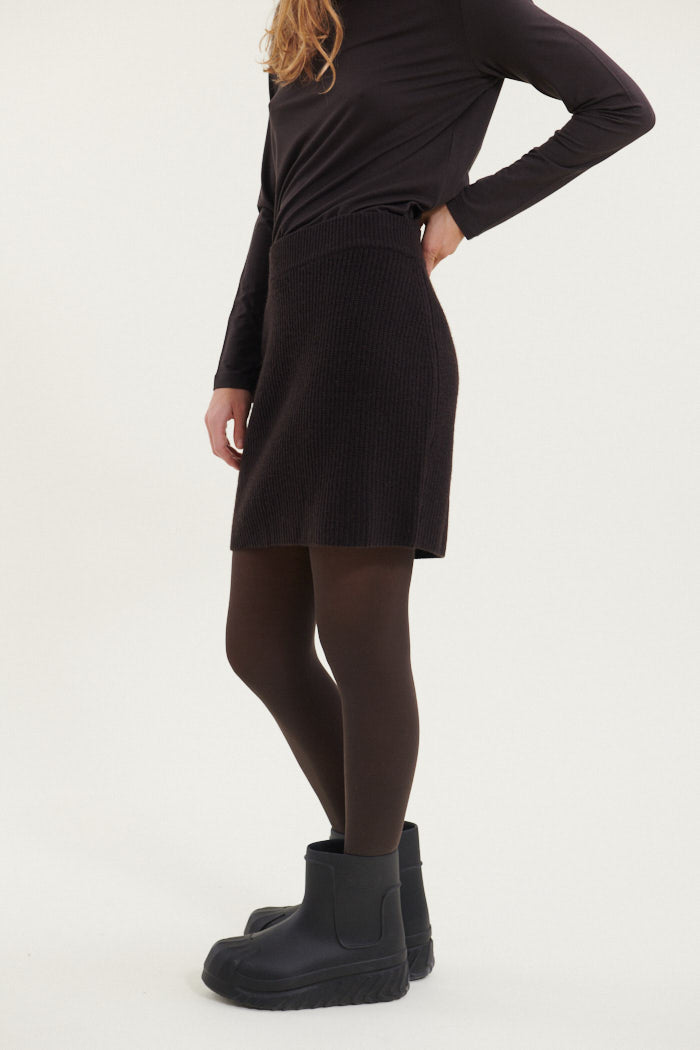 basic-apparel-lise-short-skirt-minirock-chocolate-torte-wolle image 2