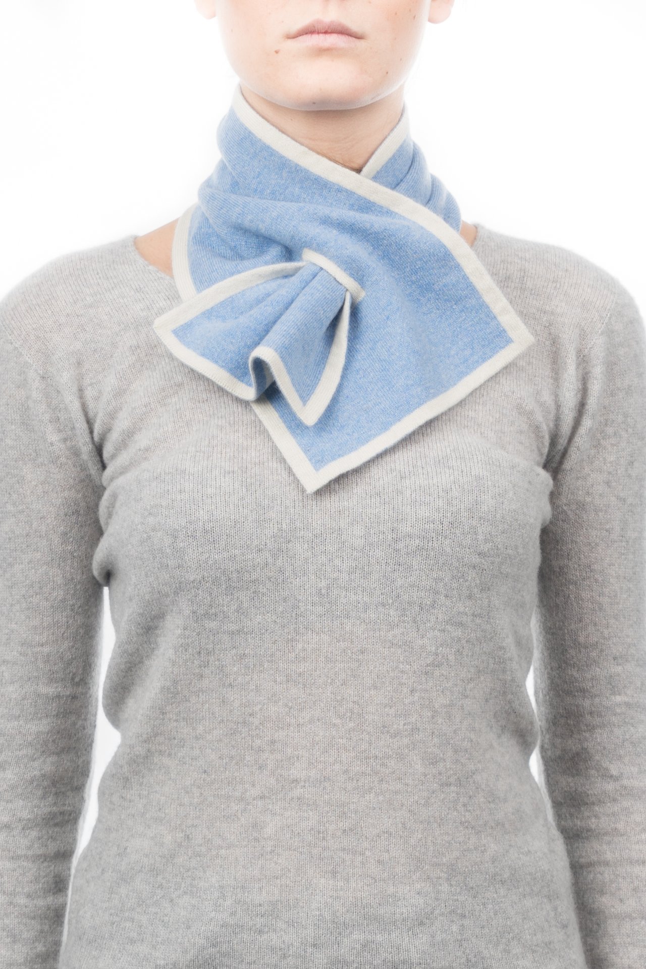 dalle-piane-cashmere-scarf-halsw-rmer-100-kaschmir-himmel-creme image 2