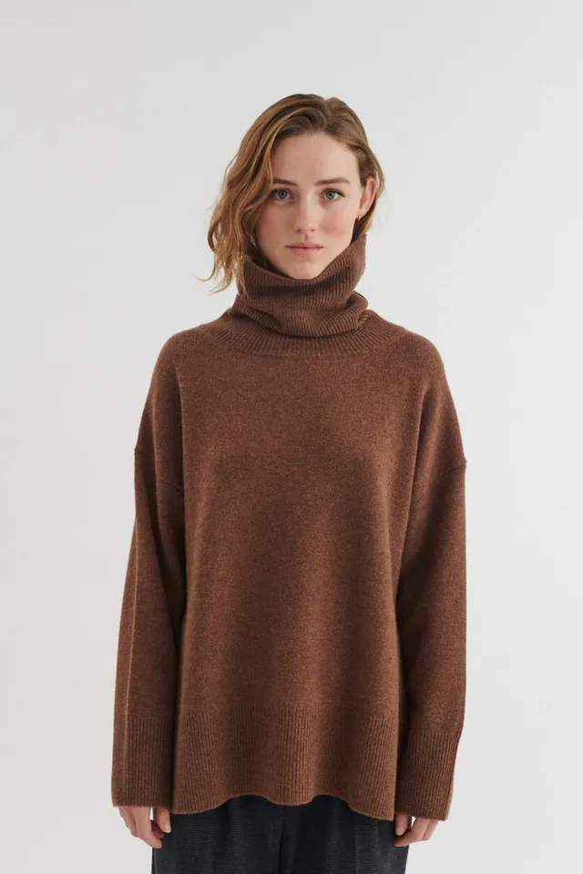 basic-apparel-liz-t-neck-pullover-fondue-fudge-merino-oversize image 1