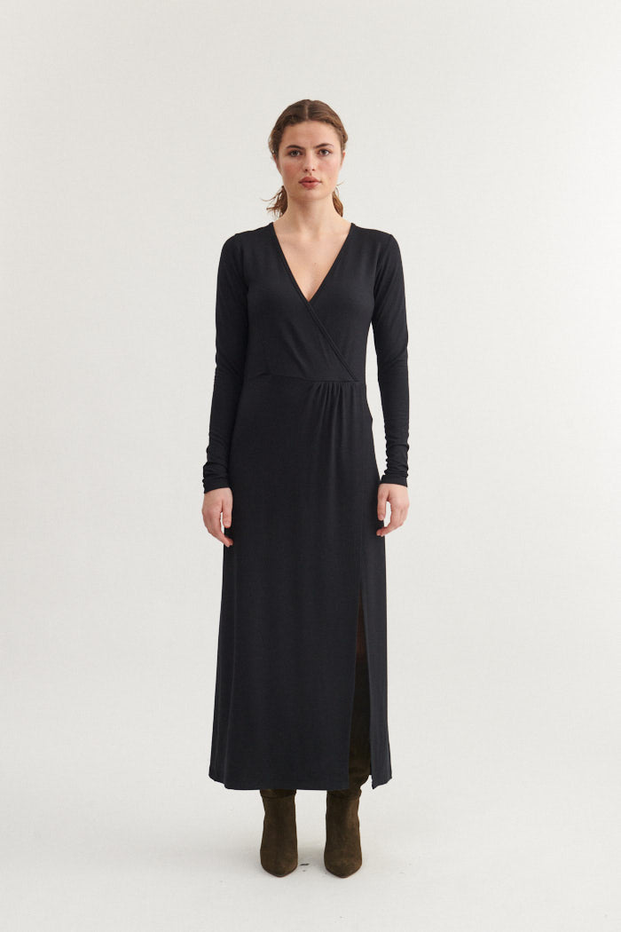 basic-apparel-sadie-v-kleid-schwarz-modal-v-ausschnitt image 5