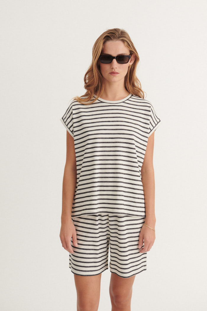basic-apparel-mary-tee-t-shirt-birch-black-bio-oversize image 1