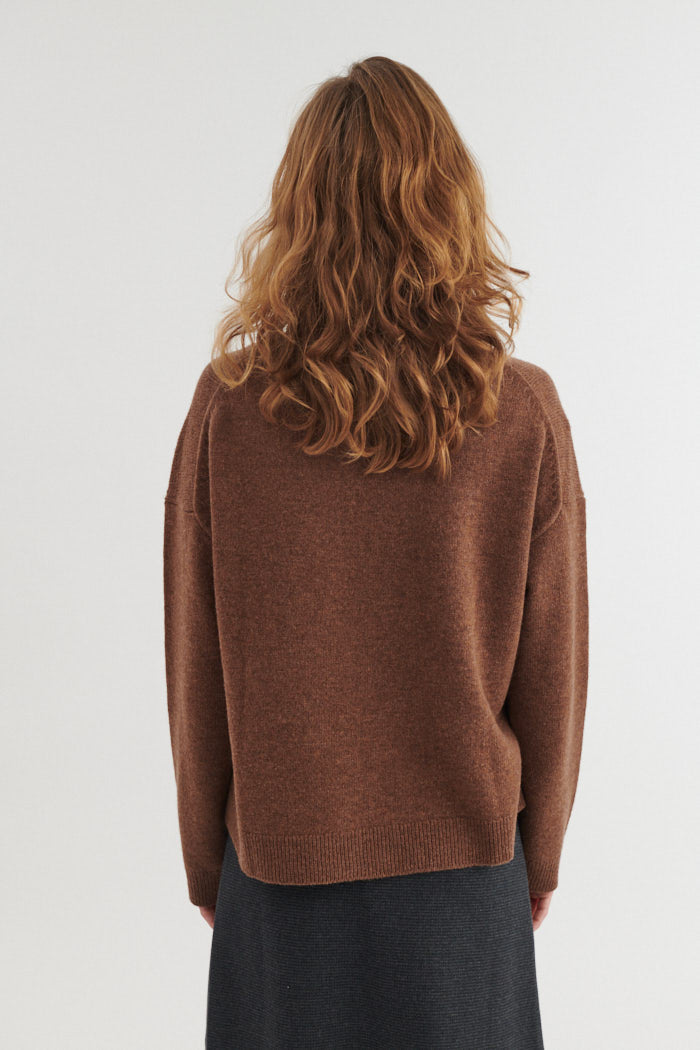 basic-apparel-liz-o-neck-pullover-fondue-fudge-merinowolle image 4