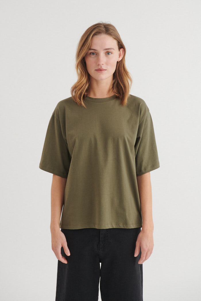 basic-apparel-raja-tee-damen-t-shirt-army-oversize-bio image 1
