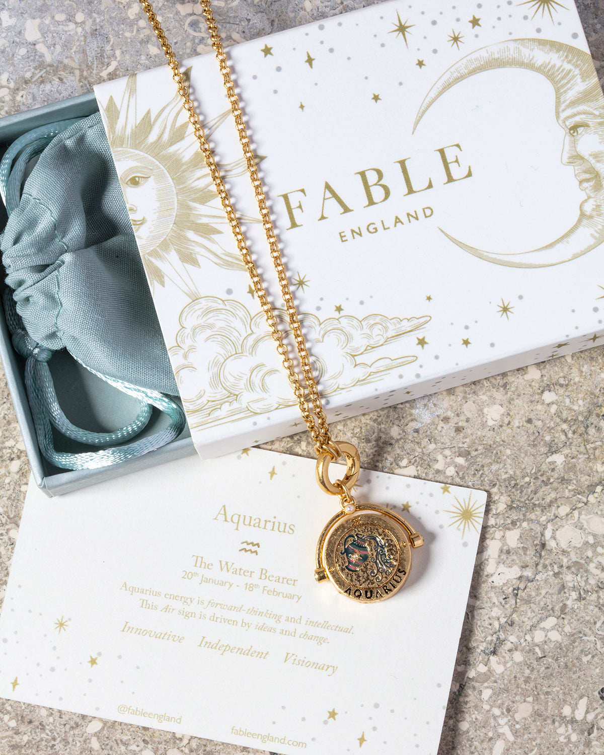 fable-england-jewellery-aquarius-gold-halskette-sternzeichen image 5
