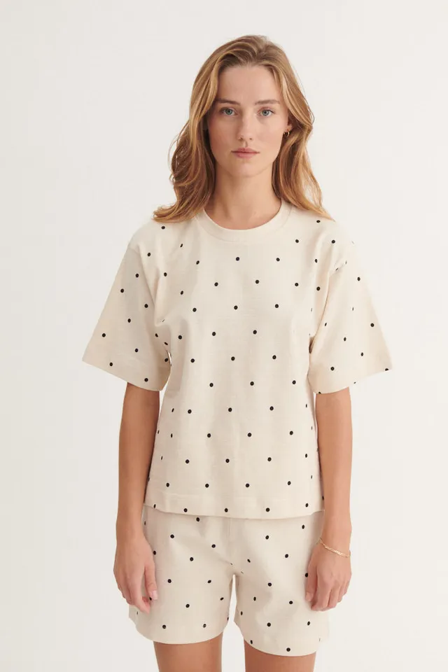 basic-apparel-anneli-tee-birch-oversized-t-shirt-punkte image 1