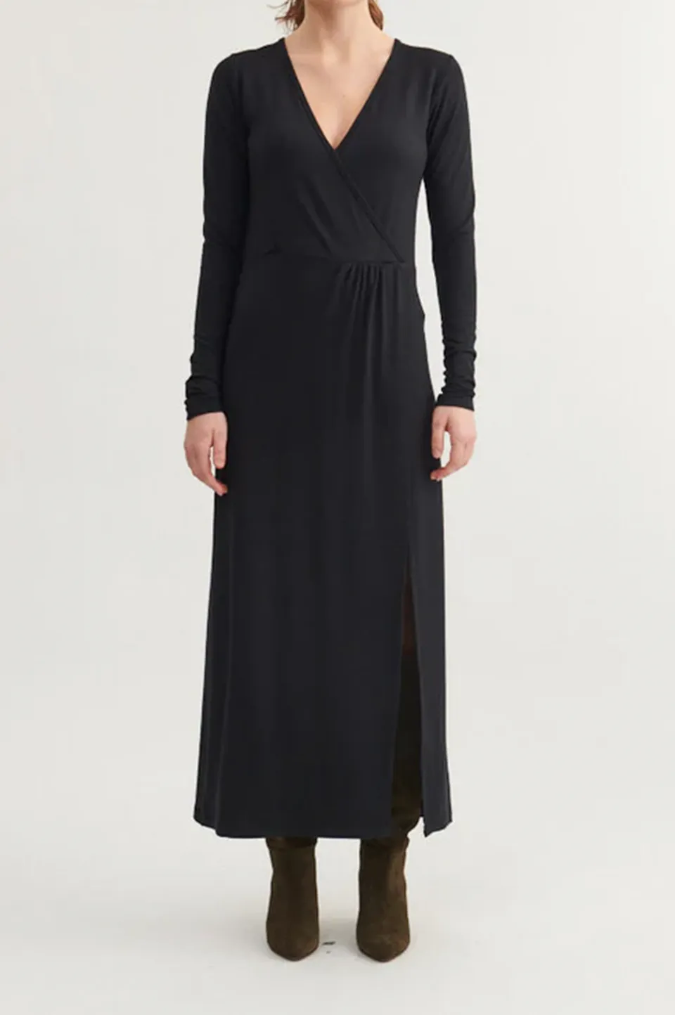 basic-apparel-sadie-v-kleid-schwarz-modal-v-ausschnitt image 1
