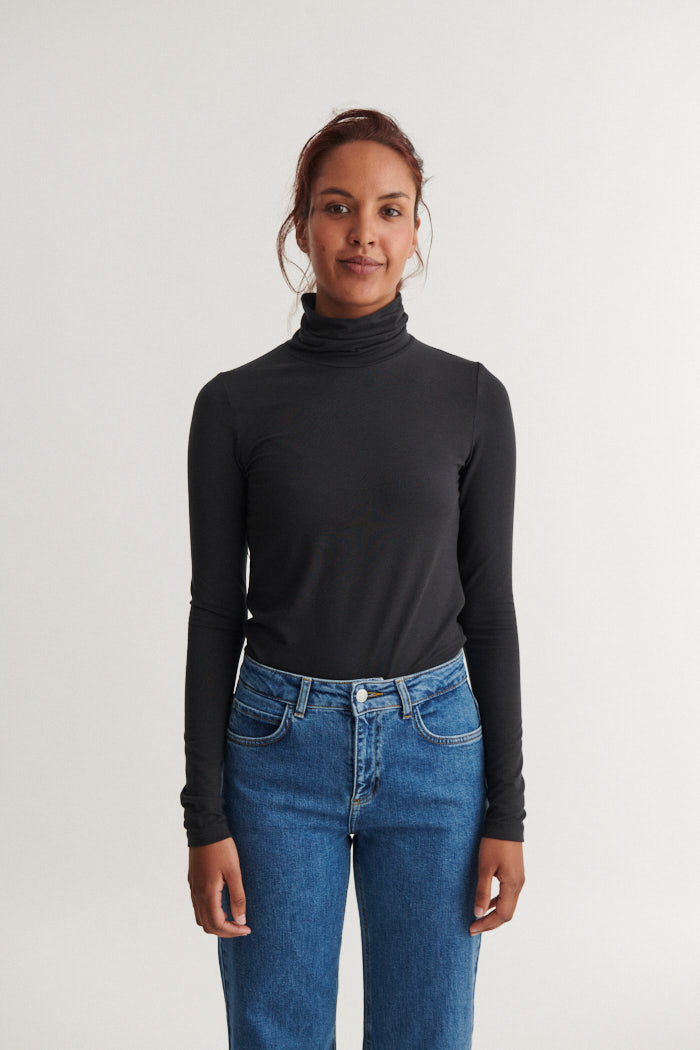 basic-apparel-joline-t-neck-shirt-schwarz-tencel-rollkragen image 1