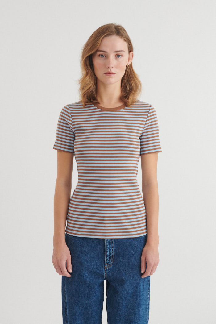 basic-apparel-ludmilla-o-neck-t-shirt-nuthact-bio-baumwolle image 1