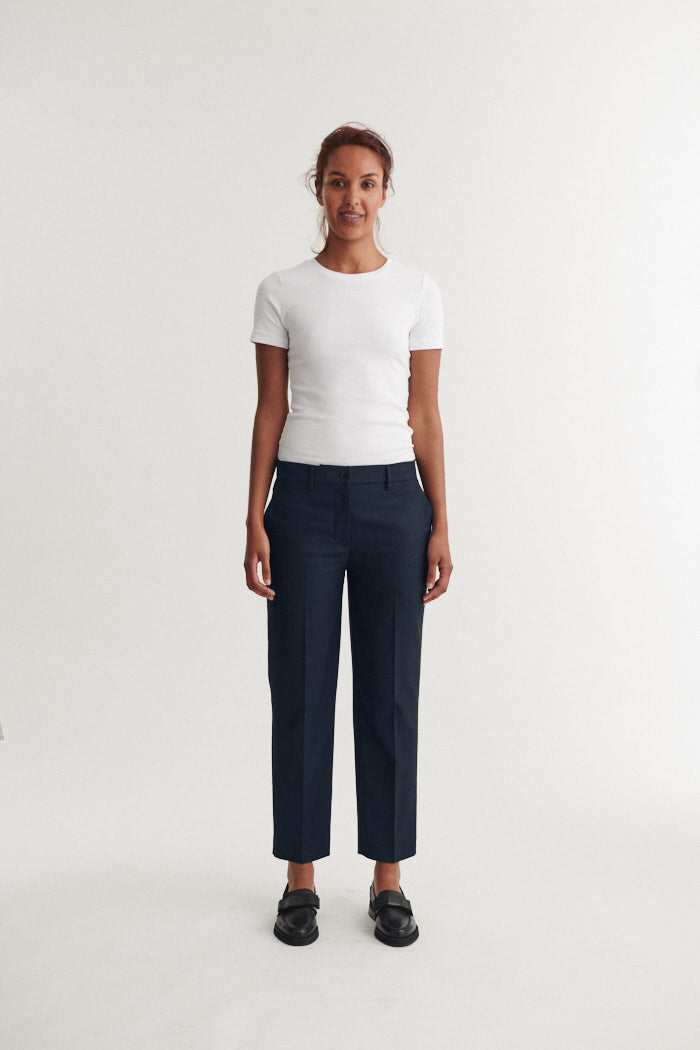 basic-apparel-radi-slim-pants-stoffhose-navy-b-gelfalte image 4