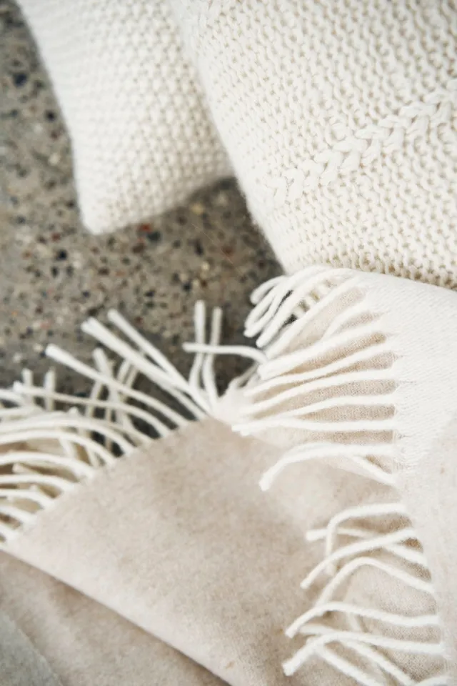care-by-me-interior-big-lotus-throw-wolldecke-braun-130x180 image 1