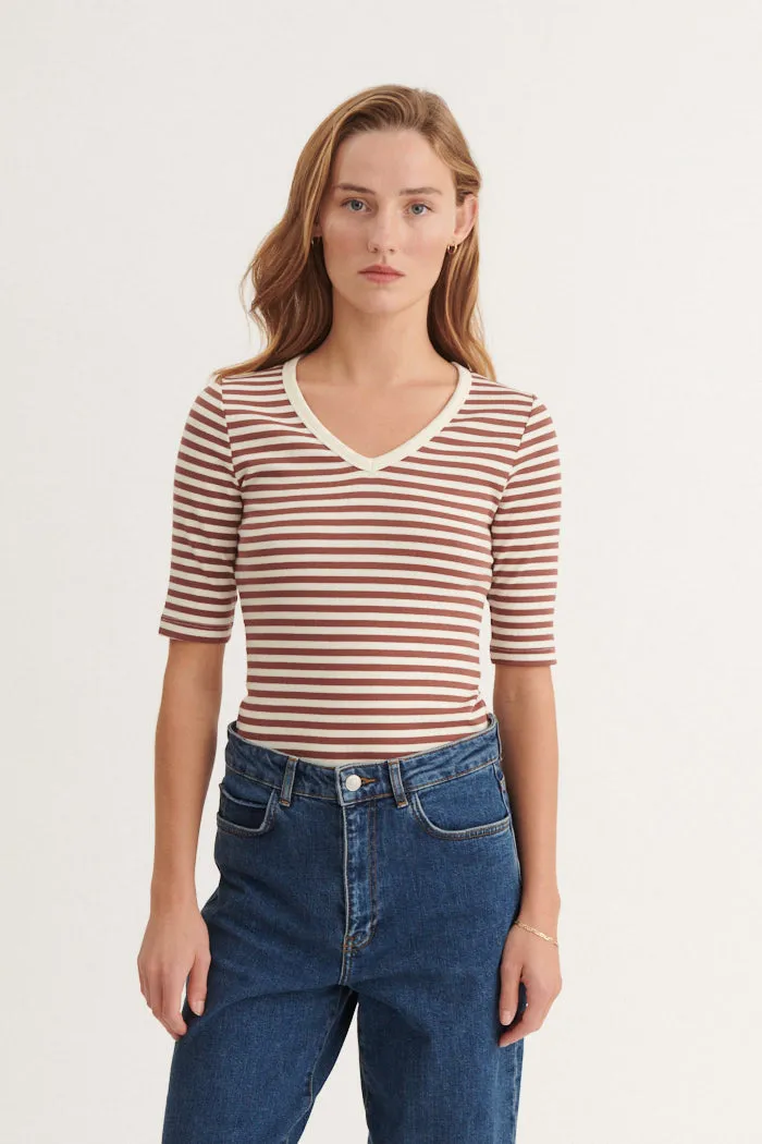 basic-apparel-ludmilla-ba146-03-t-shirt-v-ausschnitt-bio image 1