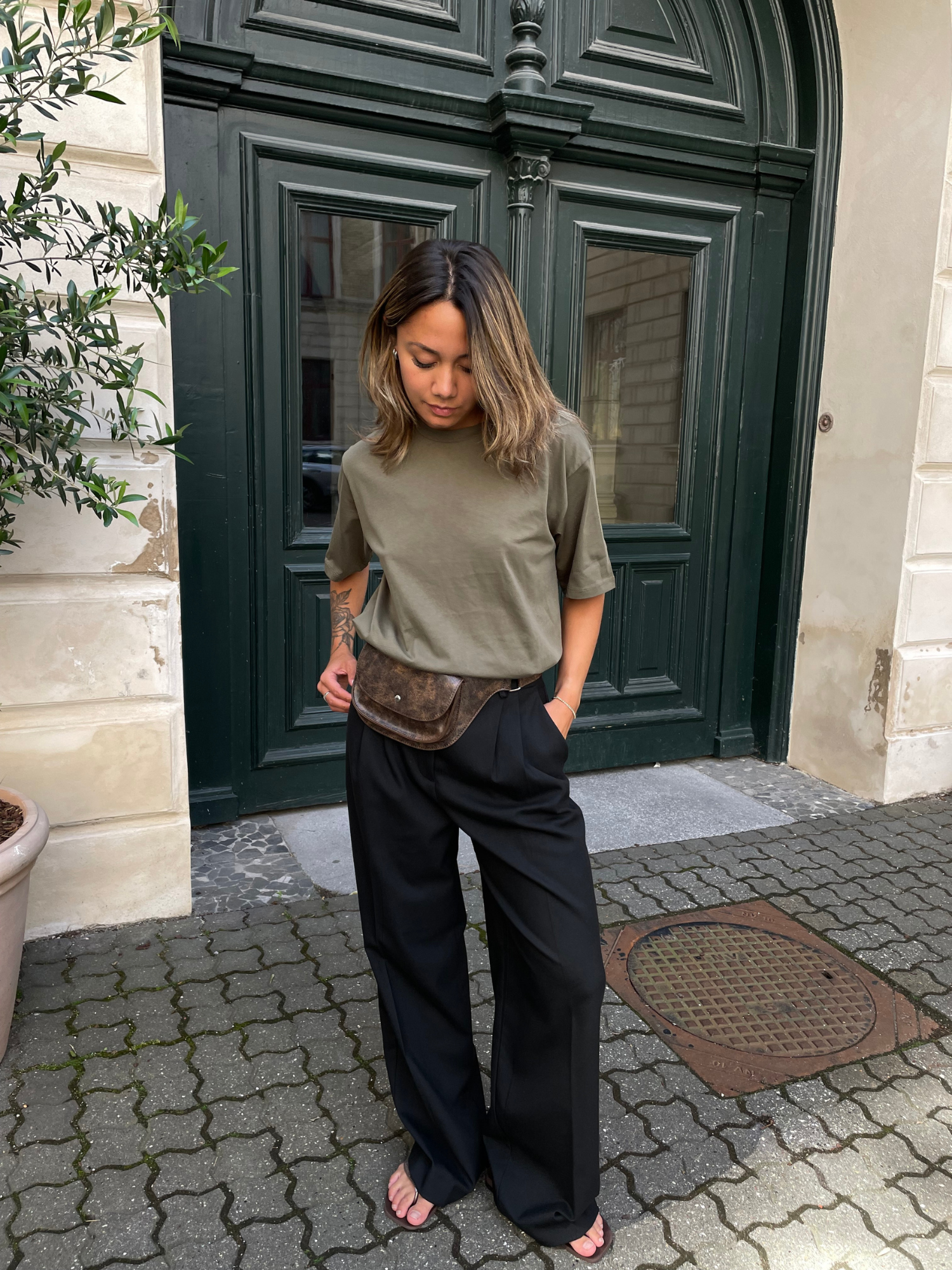 basic-apparel-raja-tee-damen-t-shirt-army-oversize-bio image 2