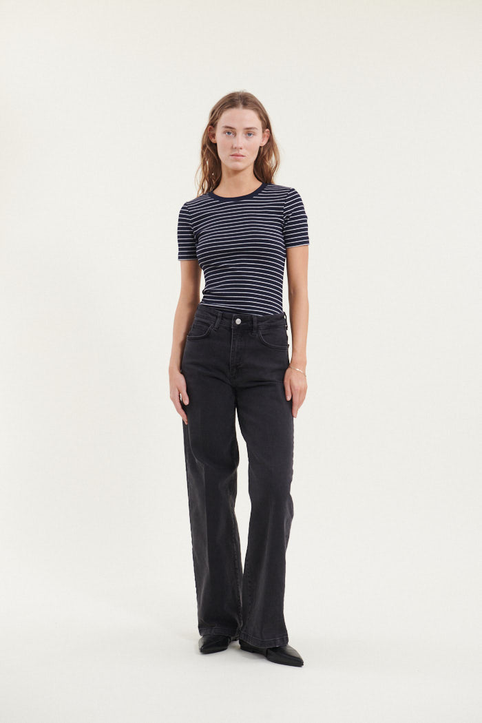 basic-apparel-ludmilla-o-neck-t-shirt-schwarz-bio-baumwolle image 4