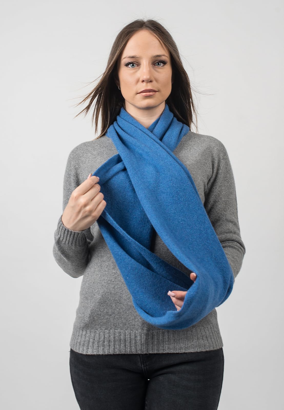 dalle-piane-cashmere-schlauchschal-hellblau-kaschmir image 2