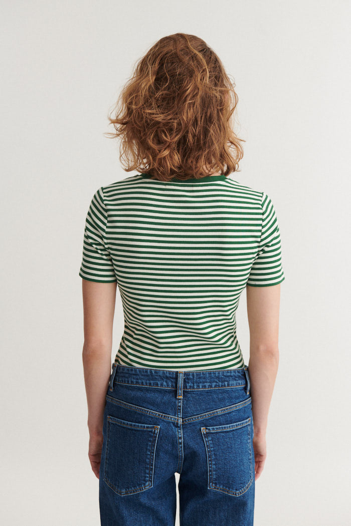 basic-apparel-ludmilla-o-neck-t-shirt-gr-n-bio-baumwolle image 3