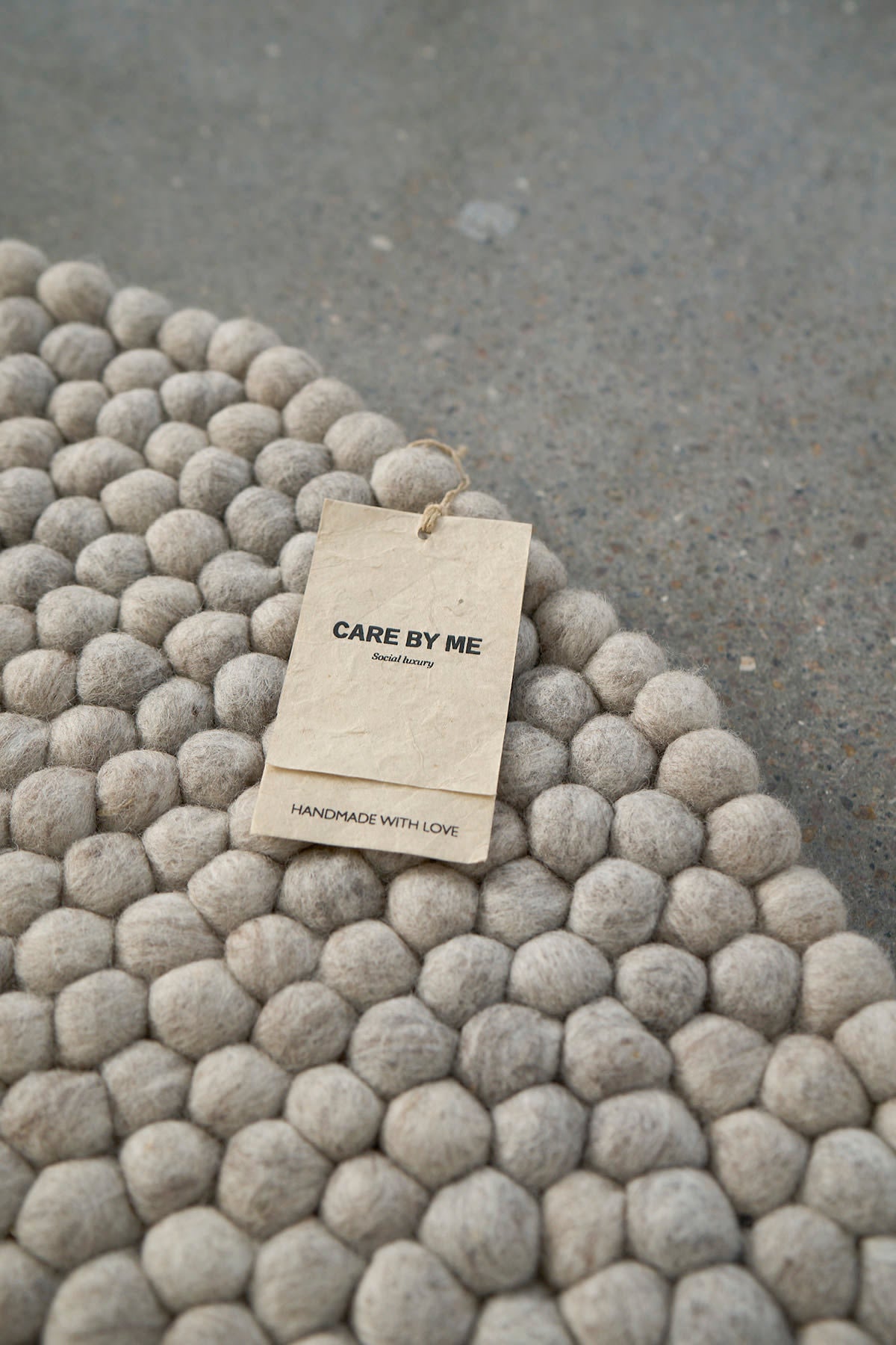 care-by-me-snow-drop-rug-wollteppich-grau-150 image 3