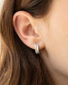 fable-england-forget-me-not-mini-hoop-ohrringe-silber-emaille image 3