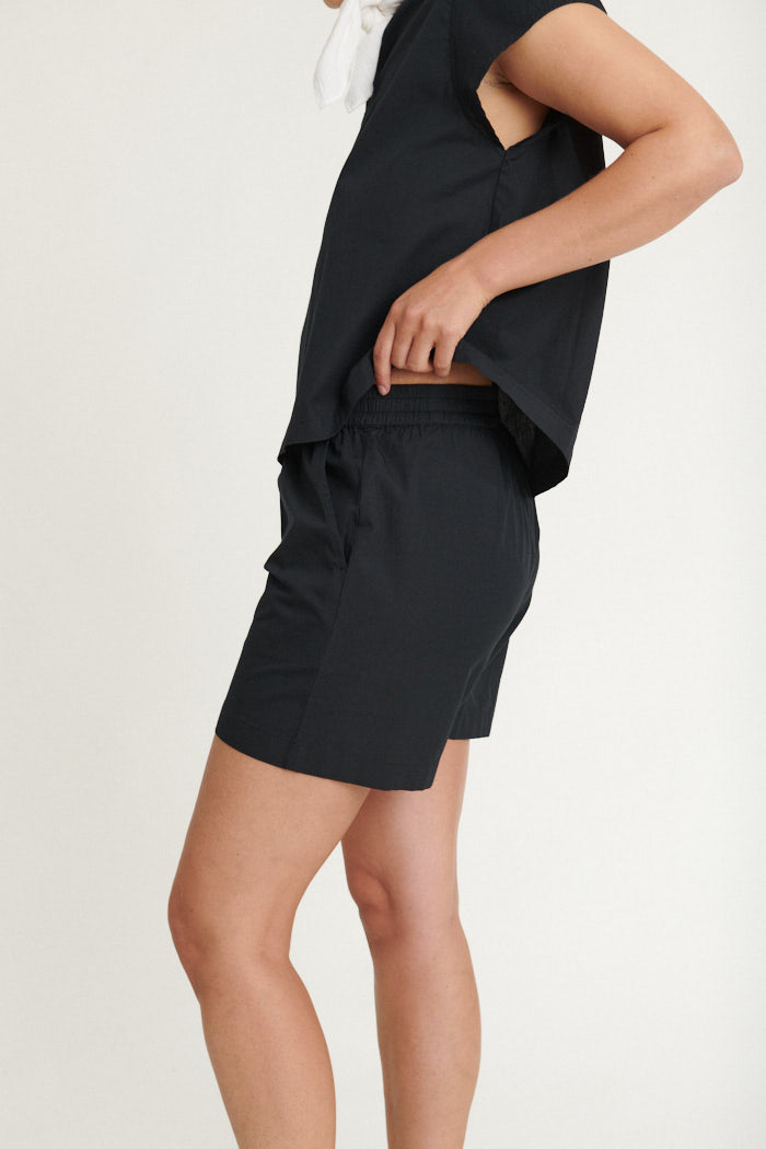 basic-apparel-silje-shorts-schwarz-bio-baumwolle image 2