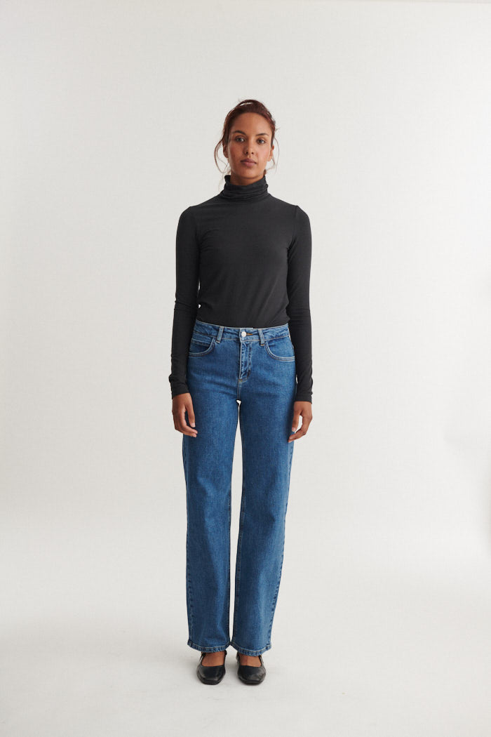 basic-apparel-joline-t-neck-shirt-schwarz-tencel-rollkragen image 4