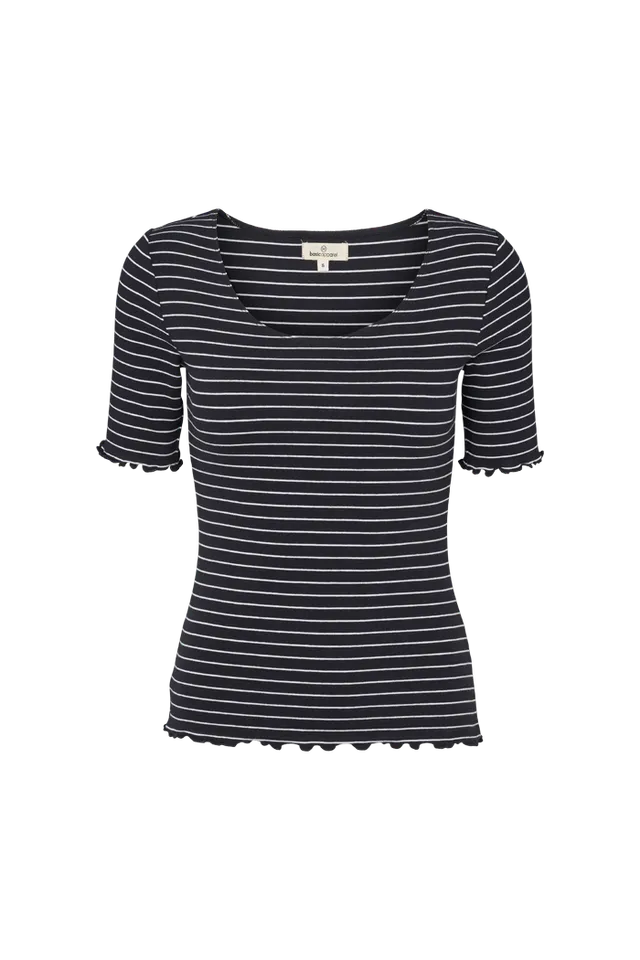 basic-apparel-ludmilla-scallop-tee-ss-t-shirt-schwarz-bio-baumwolle image 1