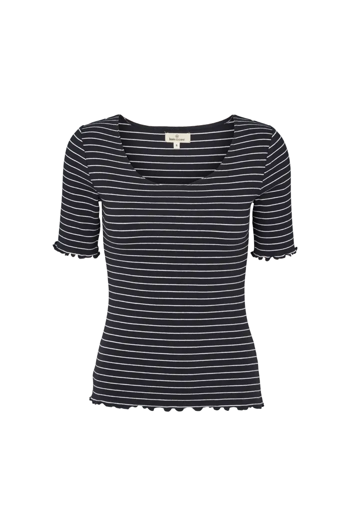 basic-apparel-ludmilla-scallop-tee-ss-t-shirt-schwarz-bio-baumwolle image 1