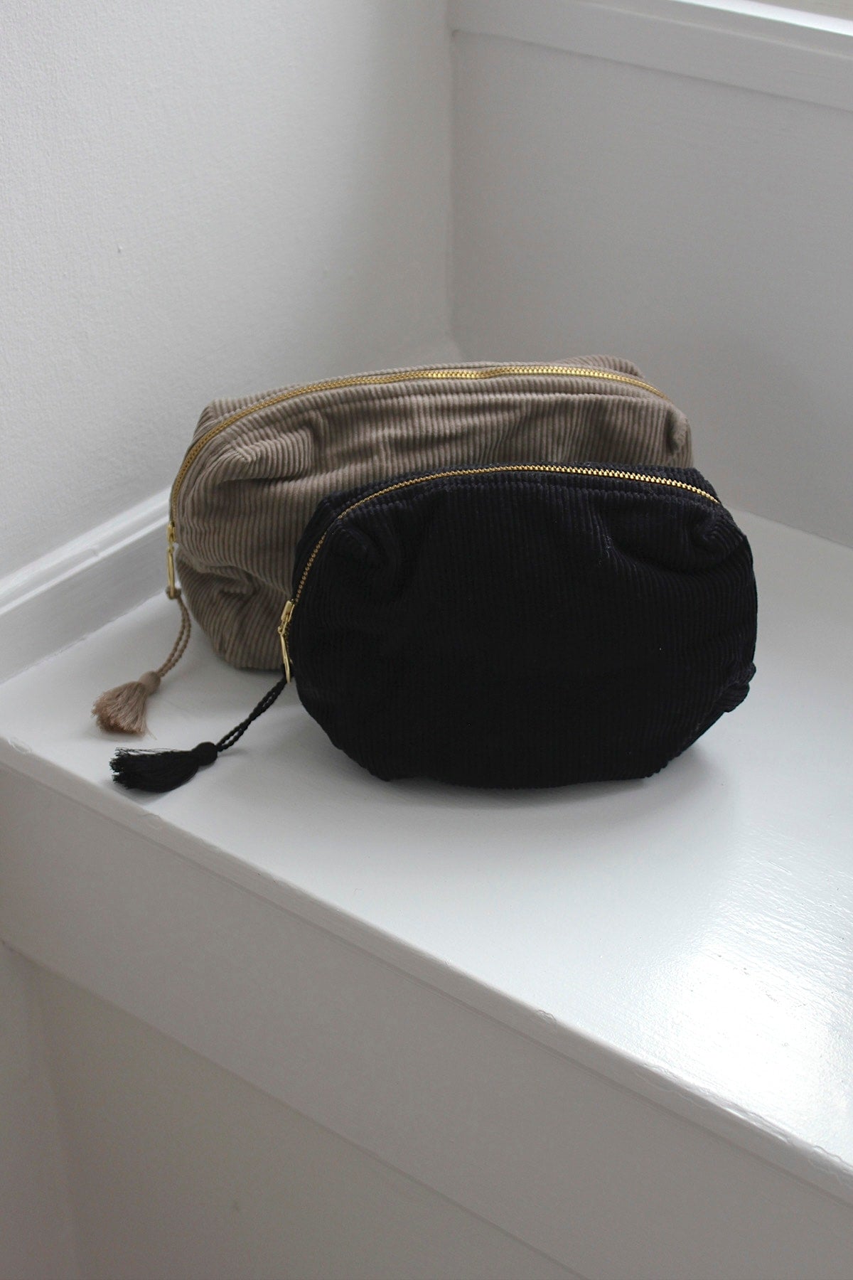 care-by-me-faye-pouch-kosmetiktasche-schwarz-cord image 3