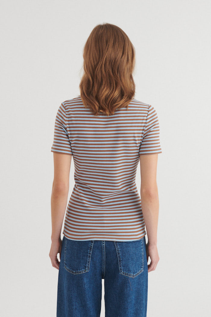 basic-apparel-ludmilla-o-neck-t-shirt-nuthact-bio-baumwolle image 3