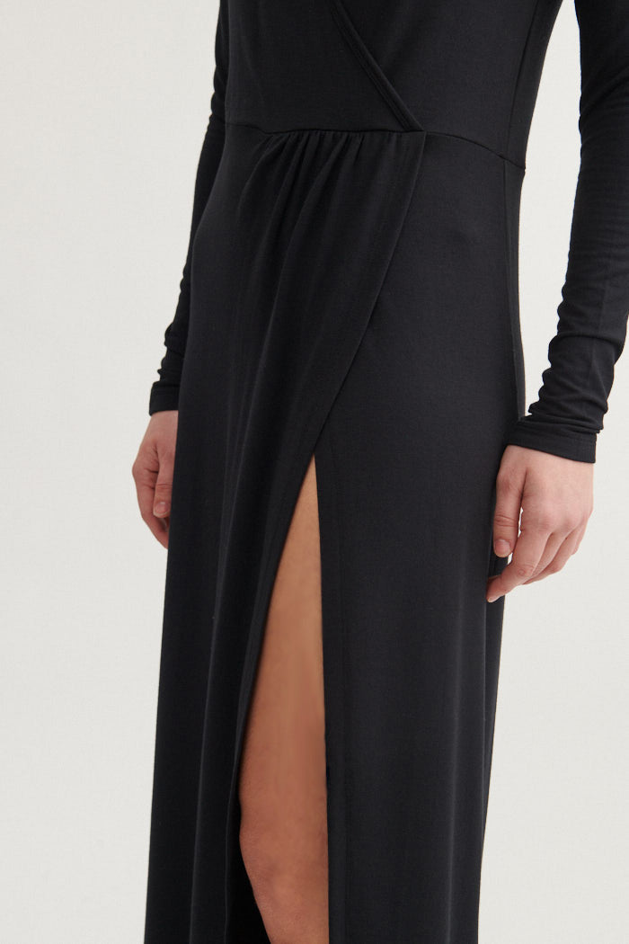 basic-apparel-sadie-v-kleid-schwarz-modal-v-ausschnitt image 4