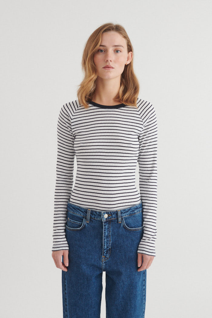 basic-apparel-arense-ls-tee-langarmshirt-wei-blau-streifen image 1
