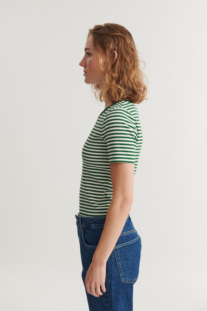 basic-apparel-ludmilla-o-neck-t-shirt-gr-n-bio-baumwolle image 4