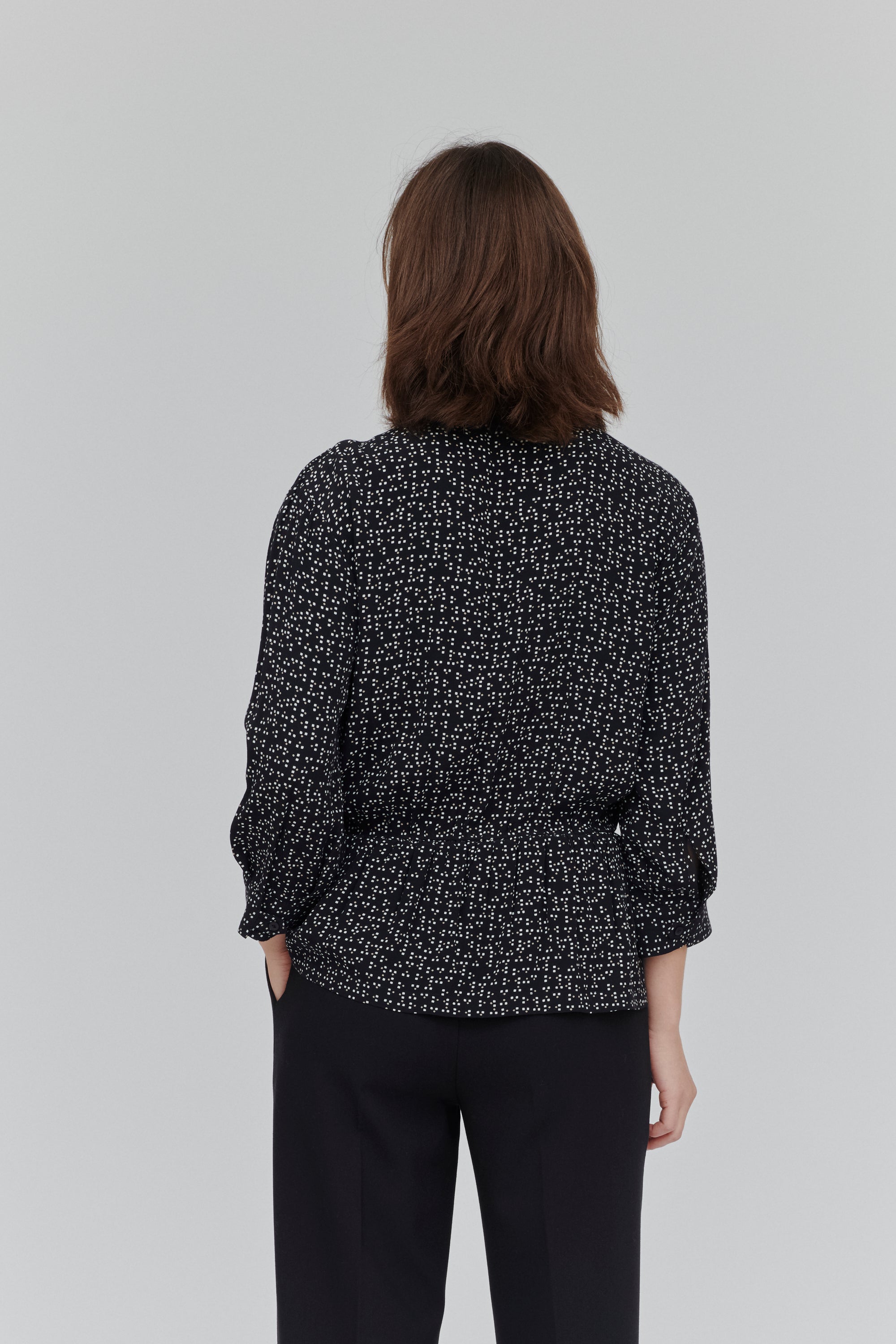 basic-apparel-laurel-bluse-pixel-print-black-viskose image 4
